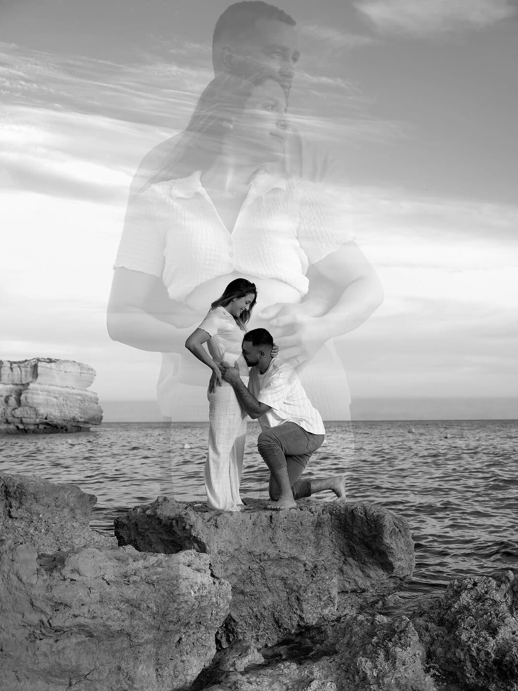 Dupla exposição: casal grávido na costa algarvia, com uma segunda imagem sobreposta